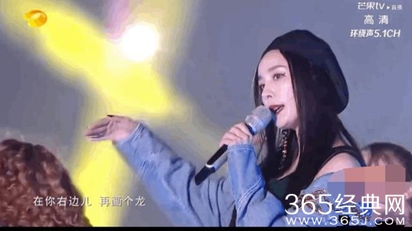 杨幂跨年晚会《野狼disco》尝试唱跳 被指撞脸李小璐