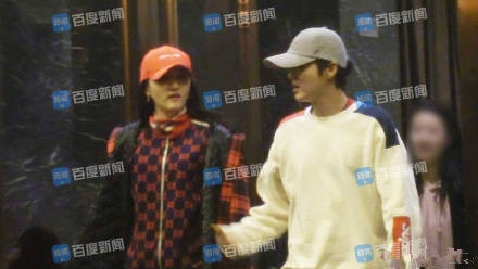 关晓彤穿鹿晗卫衣 在鹿晗家自拍两人疑似同居