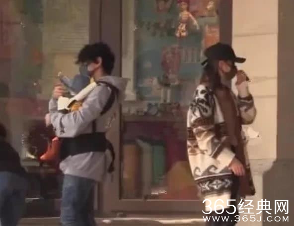 吴奇隆带儿子探班刘诗诗 一家三口同游迪士尼