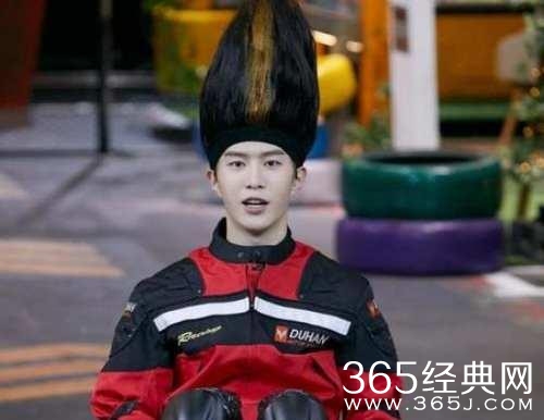 《明星大侦探》范丞丞扫把头 金句频出化身“范车车”