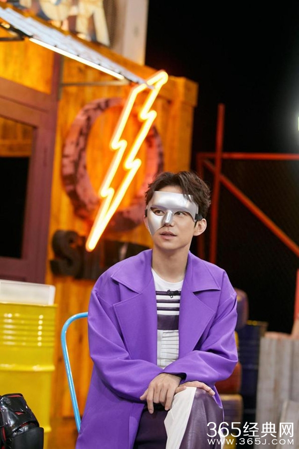 《明星大侦探》范丞丞扫把头 金句频出化身“范车车”