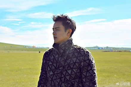 明道方回应哥哥自杀 称非常震惊难过