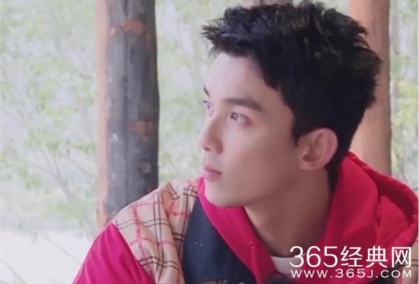 张翰被马天宇举高高 吴磊在一旁看呆