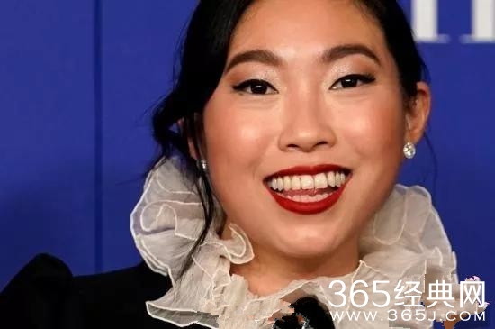 亚洲之光！金球奖首位亚裔影后《别告诉她》将在国内上映