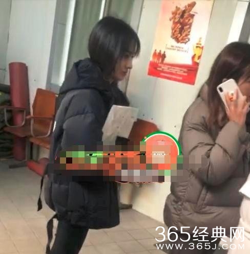 郑爽现身法院 疑似正式起诉“前男友”张恒