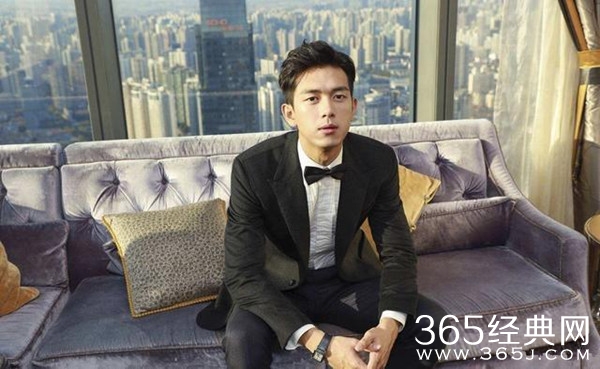 李现王嘉尔魏大勋同框尬舞 秒变“铁憨憨”