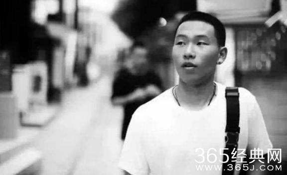 陈坤为18岁儿子庆生 遗传爸爸基因陈尊冷峻男神范