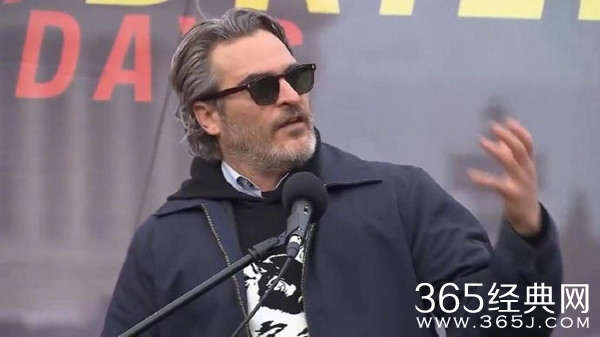 小丑菲尼克斯被逮捕 因其参与抗议气候变化集会