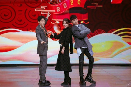 回忆杀！赵薇古巨基苏有朋重聚录制《王牌对王牌5》