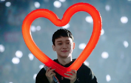 EXO金钟大公布恋情 公布恋情的当天举行了婚礼？