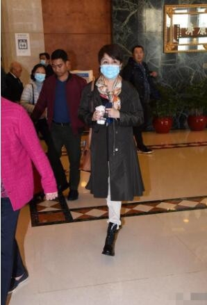 98岁赌王病情疑恶化？三太四太一起入院视望