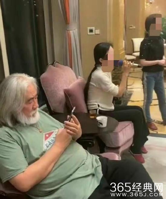 张纪中豪宅劲歌热舞！气场中有股武侠风