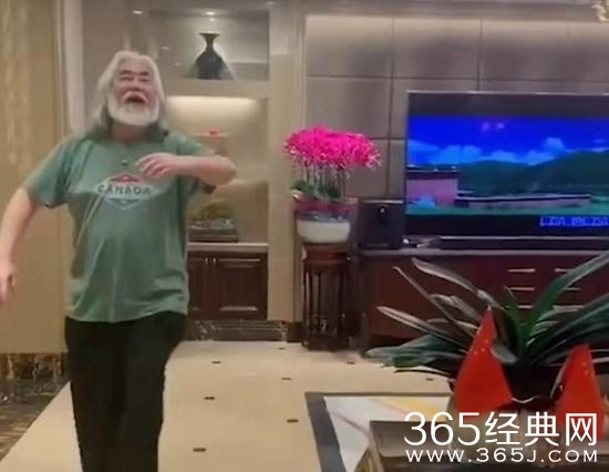 张纪中豪宅劲歌热舞！气场中有股武侠风