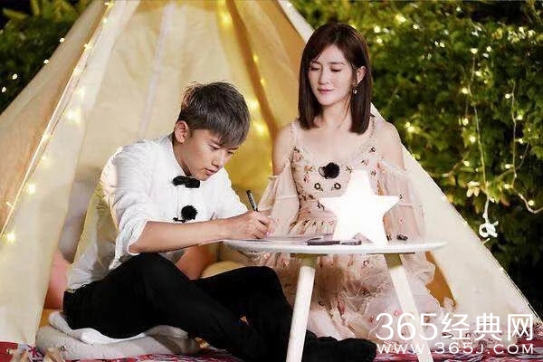 甜！谢娜张杰相拥热吻 深夜牵手江边散步