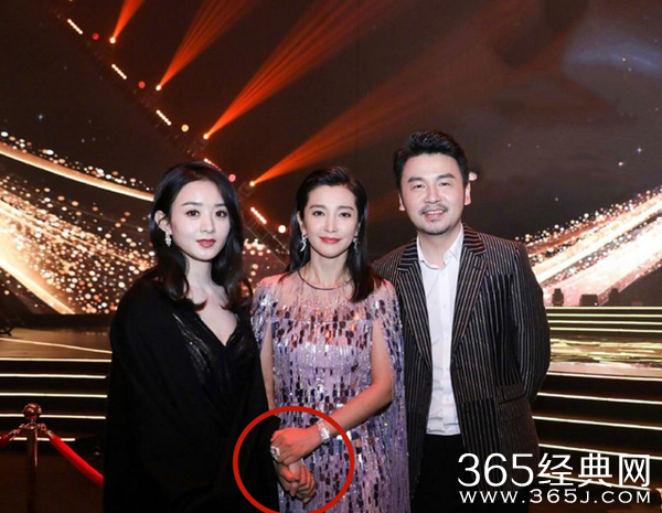 70、80小花代表同框 李冰冰赵丽颖牵手合影