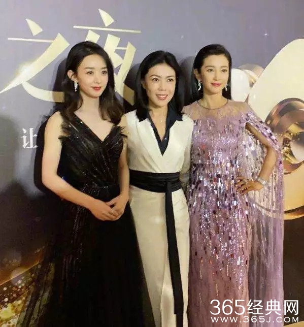 70、80小花代表同框 李冰冰赵丽颖牵手合影