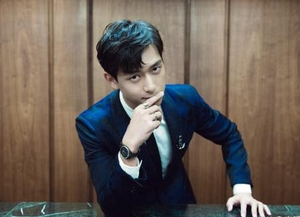 李现肖战现身2020央视春晚彩排 或将表演语言类歌唱类节目