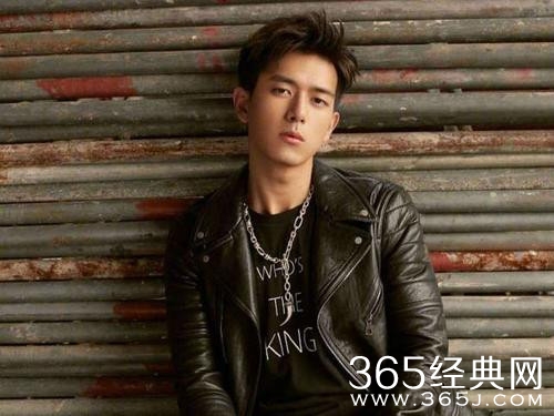 李现肖战现身2020央视春晚彩排 或将表演语言类歌唱类节目