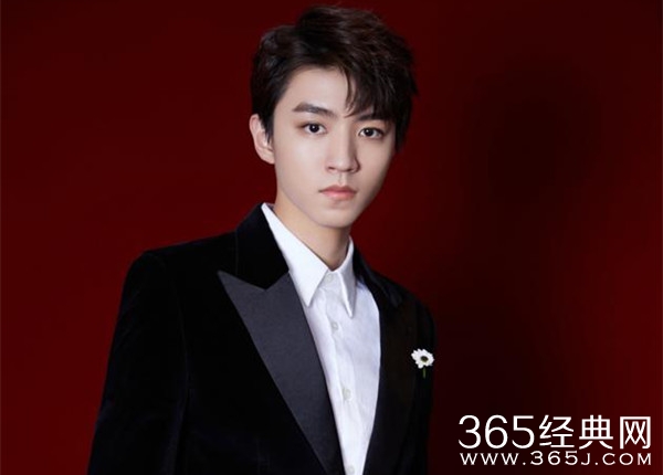 王俊凯方辟谣与杨紫恋情传闻 王俊凯曾表示25岁前不谈恋爱