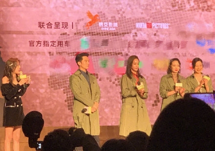 邱泽张钧甯绯闻后首次同台 被问关系两人显尴尬