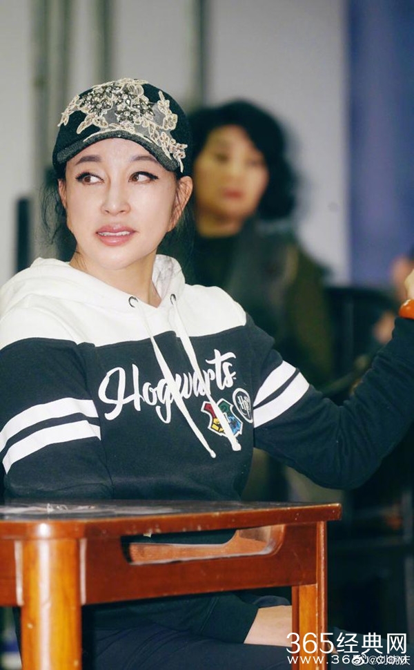 赵忠祥去世 刘晓庆透露倪萍心情：她现在特别难过