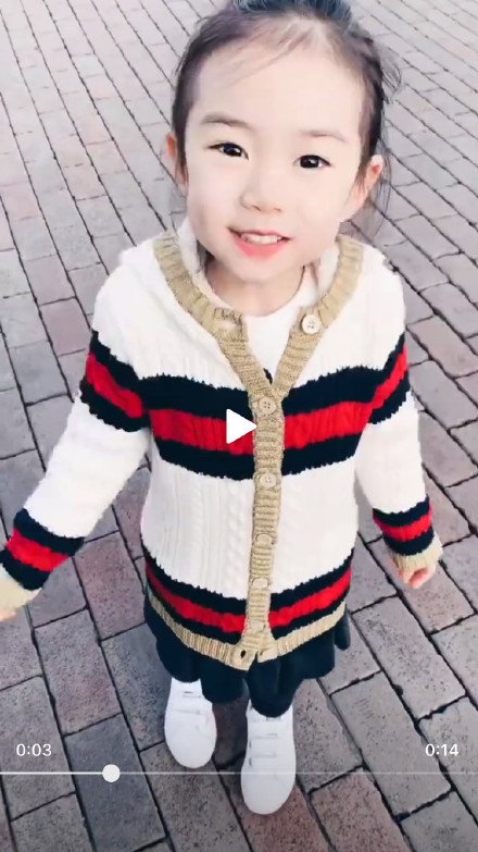 戚薇女儿lucky长大了 仿佛是戚薇一个人生的孩子