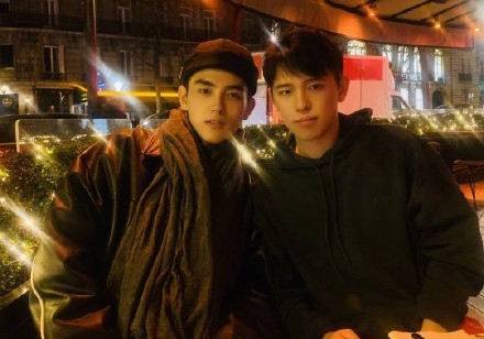 小年夜陈飞宇晒与哥哥合照 22岁哥哥英国读书