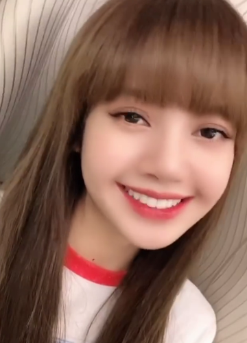 Lisa微博发文 大秀中文向粉丝拜年