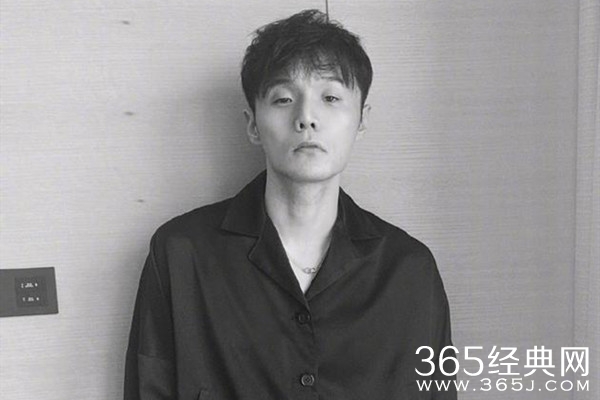 李荣浩替《歌手》刘柏辛打歌 被指内涵华晨宇？