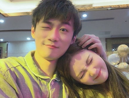 不求人、汤圆官宣恋情 多数女粉丝大喊失恋！