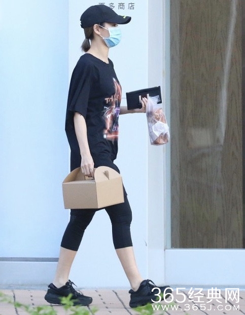 TVB视后胡定欣兼职送外卖当月嫂 自曝靠积蓄活？