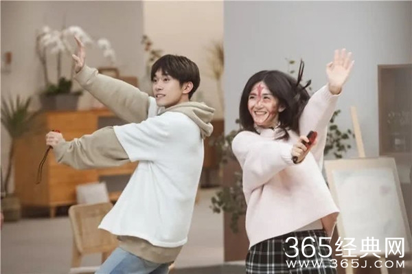 易烊千玺跳女团舞 表面很酷实际可爱本人