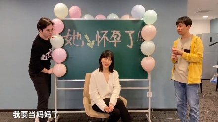 papi酱成功“卸货” 宣布生子母子平安