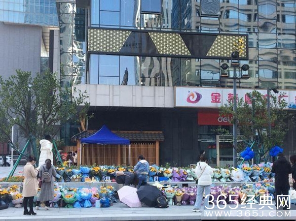 高以翔去世一百天 粉丝各地赶来送花悼念