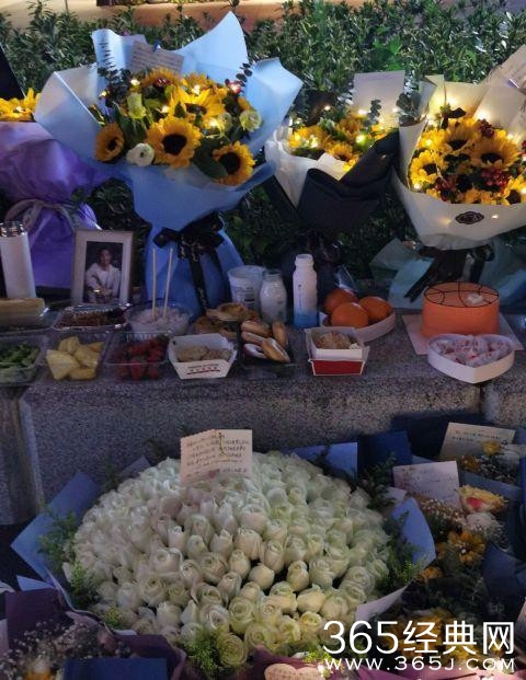 高以翔去世一百天 粉丝各地赶来送花悼念