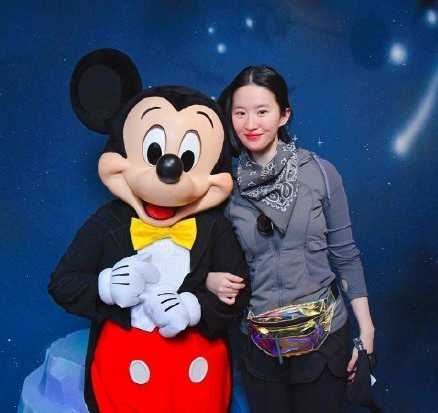 刘亦菲生图被称皮肤好到发光 网友：pljj我可以