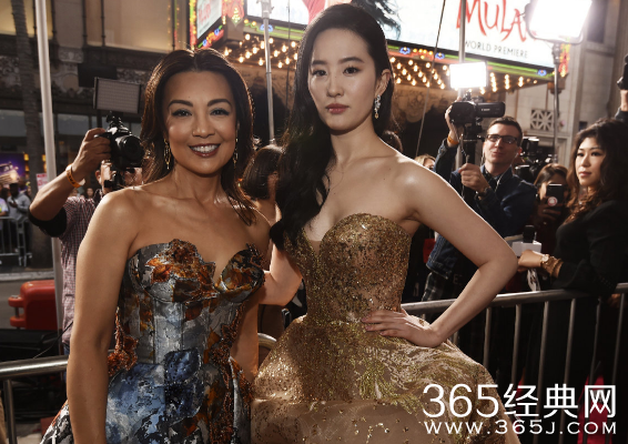 两代花木兰同框！动画版和真人版花木兰你更喜欢谁？