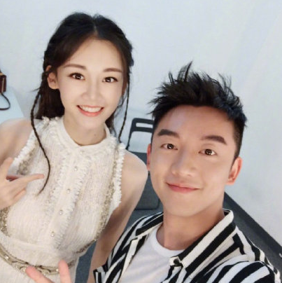 好事将近？郑恺苗苗现身医院 据说已怀孕！