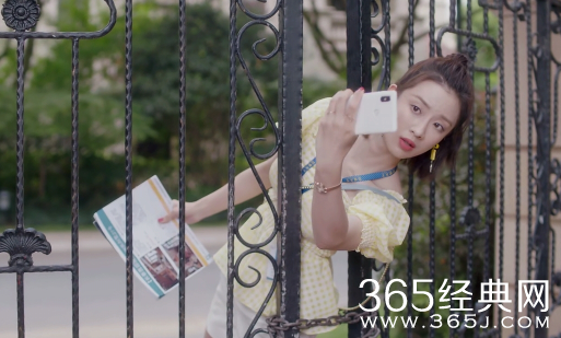 《安家》爆笑新预告 朱闪闪卡门上了还不忘记给房子做广告