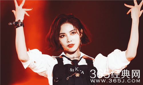 许佳琪跳舞好飒！ 《青春有你2》许佳琪个人资料介绍