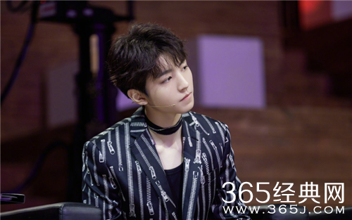 《我们的乐队》预告造型 王俊凯西装加choker造型惊艳