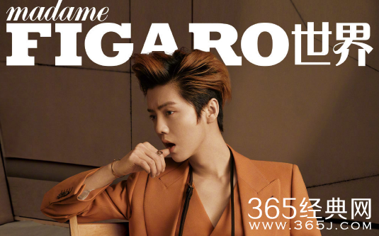 鹿晗深V西装侧颜撩人 一起来看帅哥！