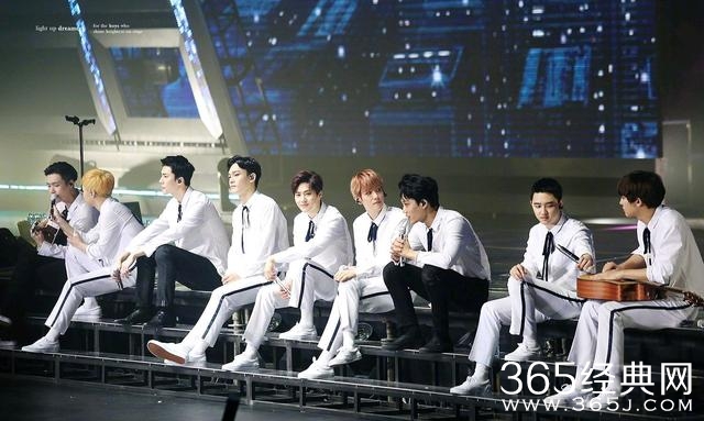 EXO出道八周年啦！张艺兴北京飞首尔