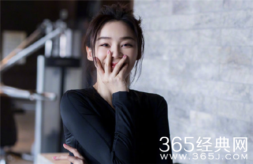 袁姗姗绿洲大秀马甲线 这个小马甲五年啦