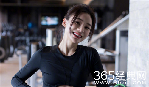 袁姗姗绿洲大秀马甲线 这个小马甲五年啦