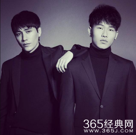 陈坤晒与儿子合照 父子俩穿同款西装帅气十足