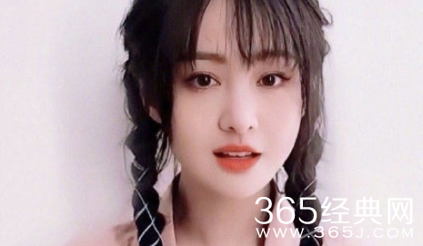 郑爽麻花辫造型上热搜 肉肉的脸颊造型很甜美