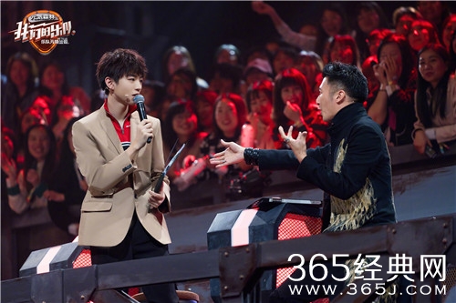 我们的乐队剧照曝光 王俊凯壁咚谢霆锋霸气十足