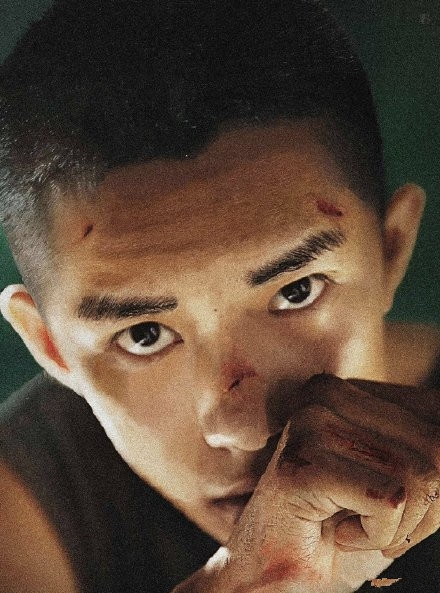 【明星动态大追踪】易烊千玺获金像奖影帝提名 四字弟弟未来可期！