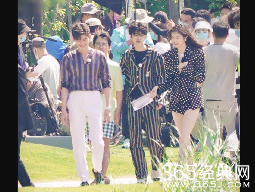 蔡徐坤睡衣走秀 新一轮跑男开启录制